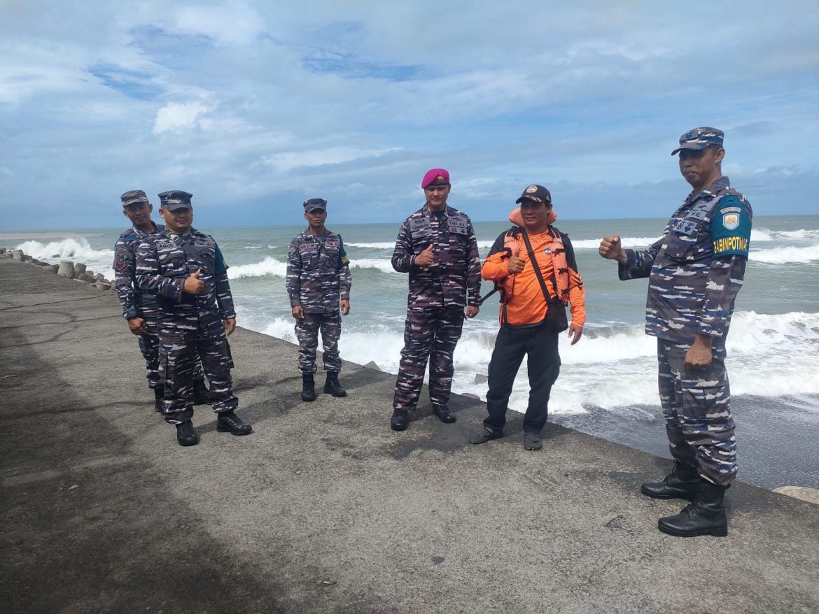 Komsos TNI AL Ajak Masyarakat Pesisir Menjaga Potensi Kemaritiman