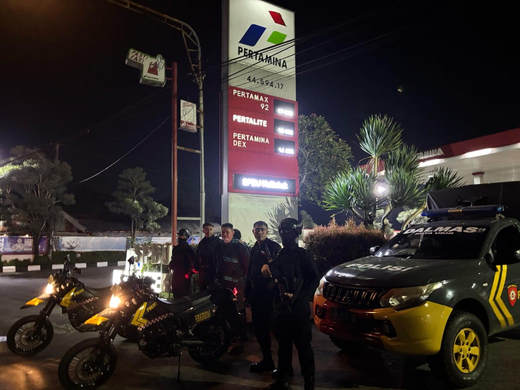 Tim Patroli Siraju Polres Jepara Bantu Korban Kecelakaan Hingga Gelar Patroli Malam Ciptakan Situasi Kamtibmas Yang Aman Dan Kondusif