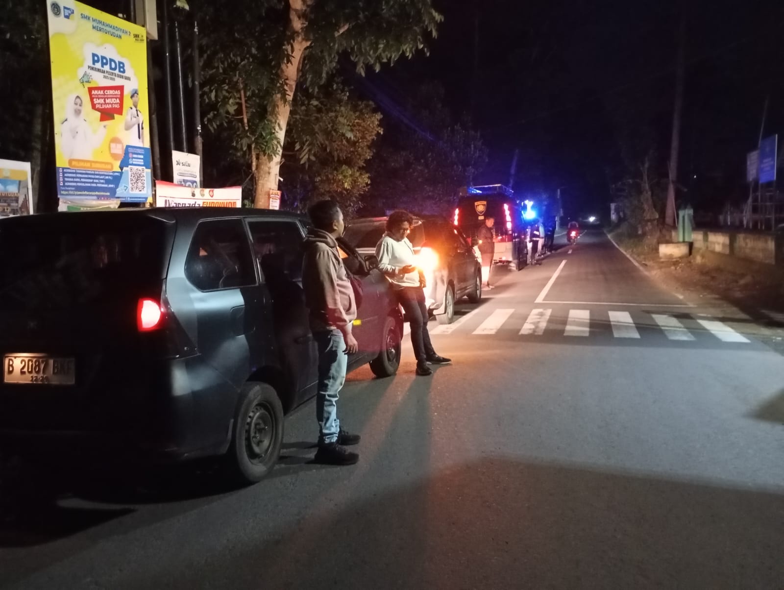 Polresta Magelang menyisir tindak premanisme dan pemerasan di wilayah Grabag, Sabtu (24/05/2025) dini hari. (foto: Humas/Narwan) 