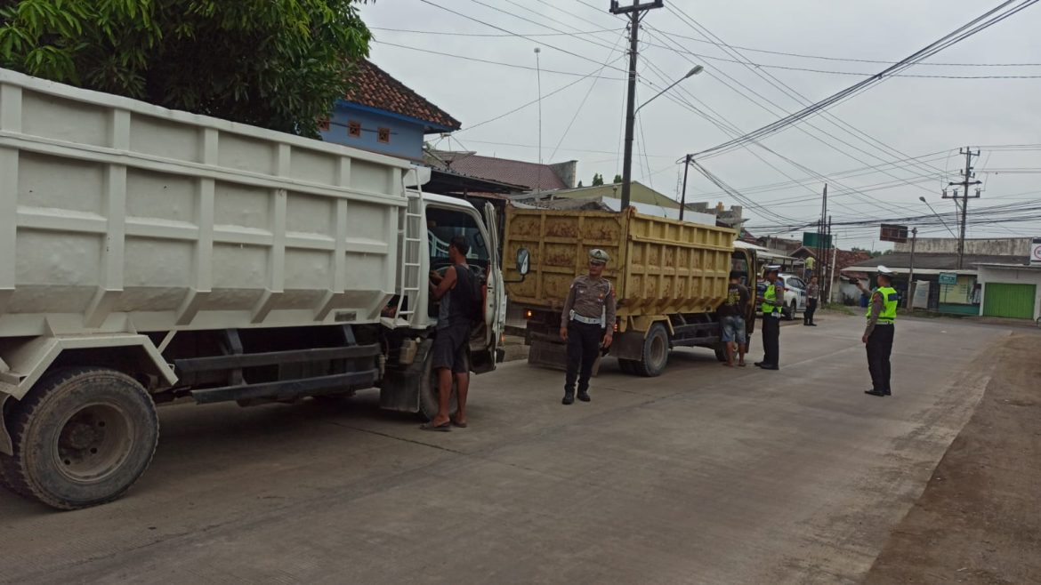 Keresahan Masyarakat Terkait Banyaknya Dump Truck Yang Mengotori Jalan Direspon SATLANTAS
