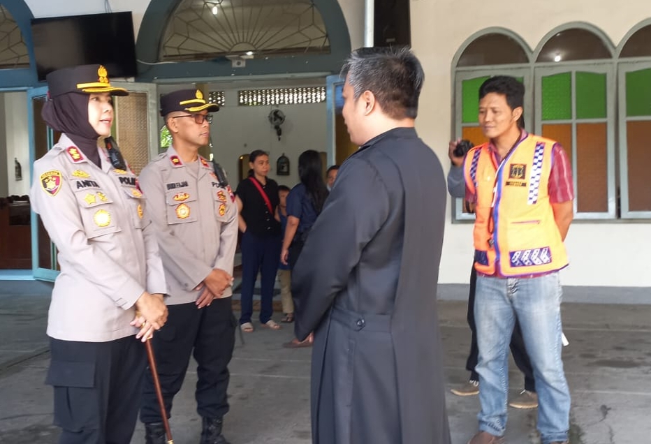 Kapolres Magelang Kota Pantau Langsung Pengamanan Perayaan Kenaikan Yesus Kristus di Gereja