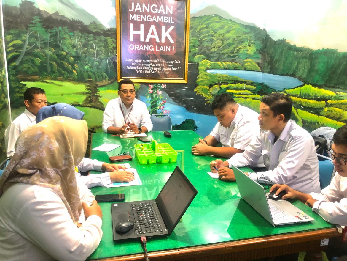Pastikan Progres Konsolidasi Tanah Desa Klumpit Tepat Sasaran, Kepala Seksi Pengadaan Tanah dan Pengembangan Lakukan Evaluasi Tahapan Kinerja secara menyeluruh