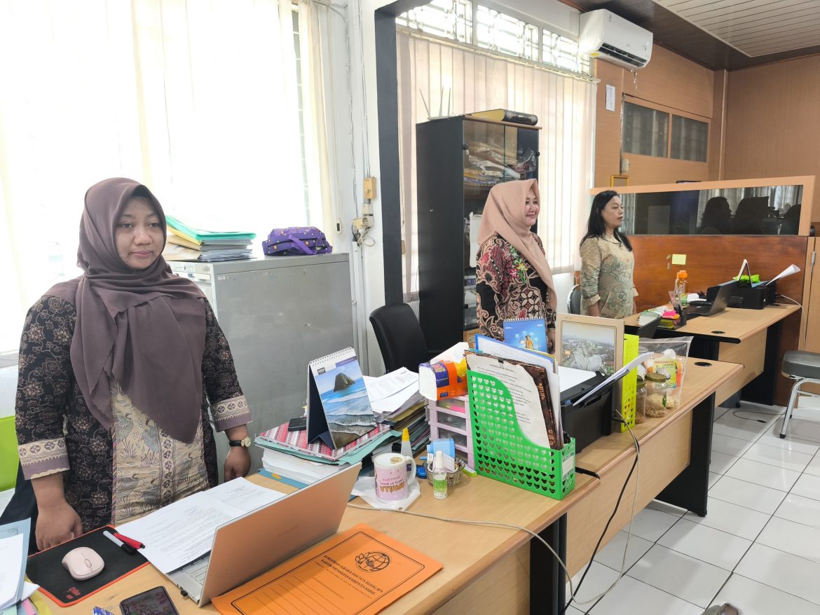 Tingkatkan Rasa Nasionalisme di Lingkungan Kantor Pertanahan Kabupaten Kudus mengumandangkan Lagu Kebangsaan Indonesia Raya