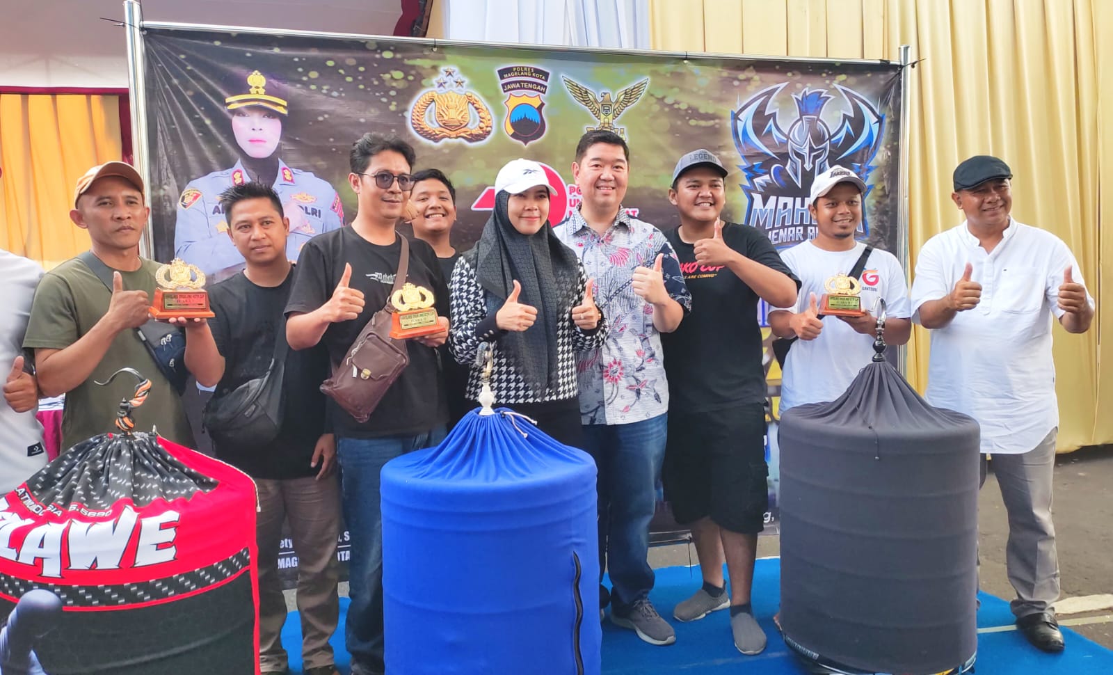 Dalam rangka memperingati Hari Ulang Tahun (HUT) ke-79 Bhayangkara, Polres Magelang Kota menggelar Lomba Kicau Burung yang berlangsung meriah di halaman depan Museum Mosvia Polres Magelang Kota, Minggu (08/06/2025). (foto: Syakira) 