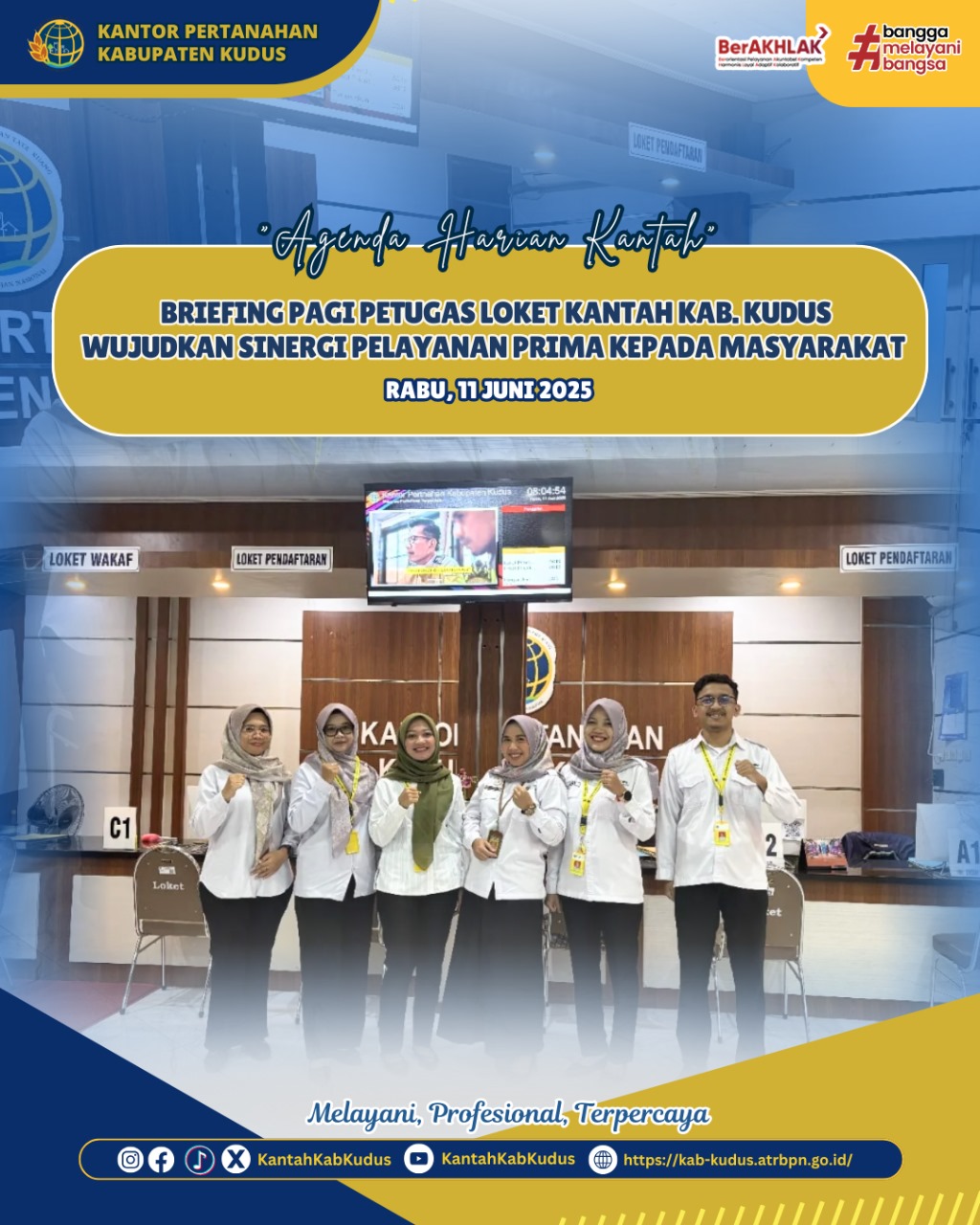 BRIEFING PAGI PETUGAS LOKET KANTAH KABUPATEN KUDUS WUJUDKAN SINERGI PELAYANAN PRIMA KEPADA MASYARAKAT