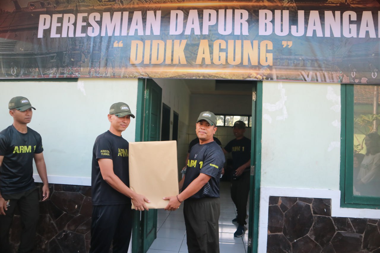 Yonarmed 1 Kostrad menggelar Jalan Sehat sekaligus penamaan dua gedung, Sabtu (14/06/2025). (foto: Penajusta/Narwan) 