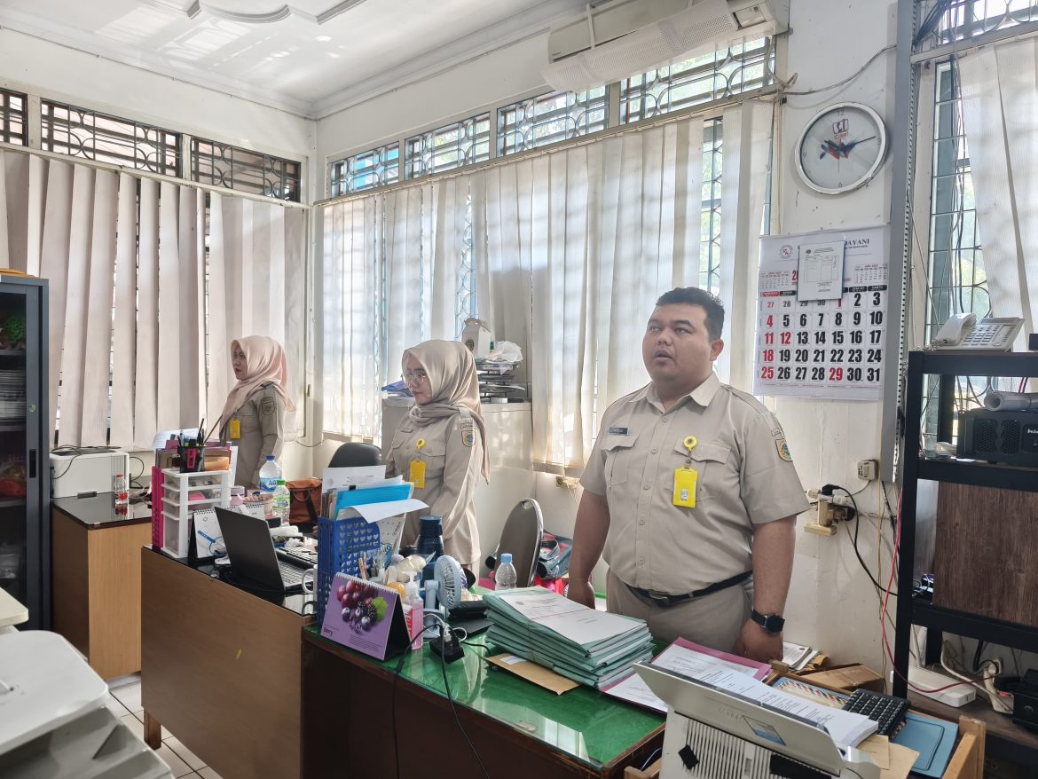 Membangkitkan Rasa Nasionalisme di Lingkungan Kantor Pertanahan Kabupaten Kudus dengan mengumandangkan Lagu Kebangsaan Indonesia Raya