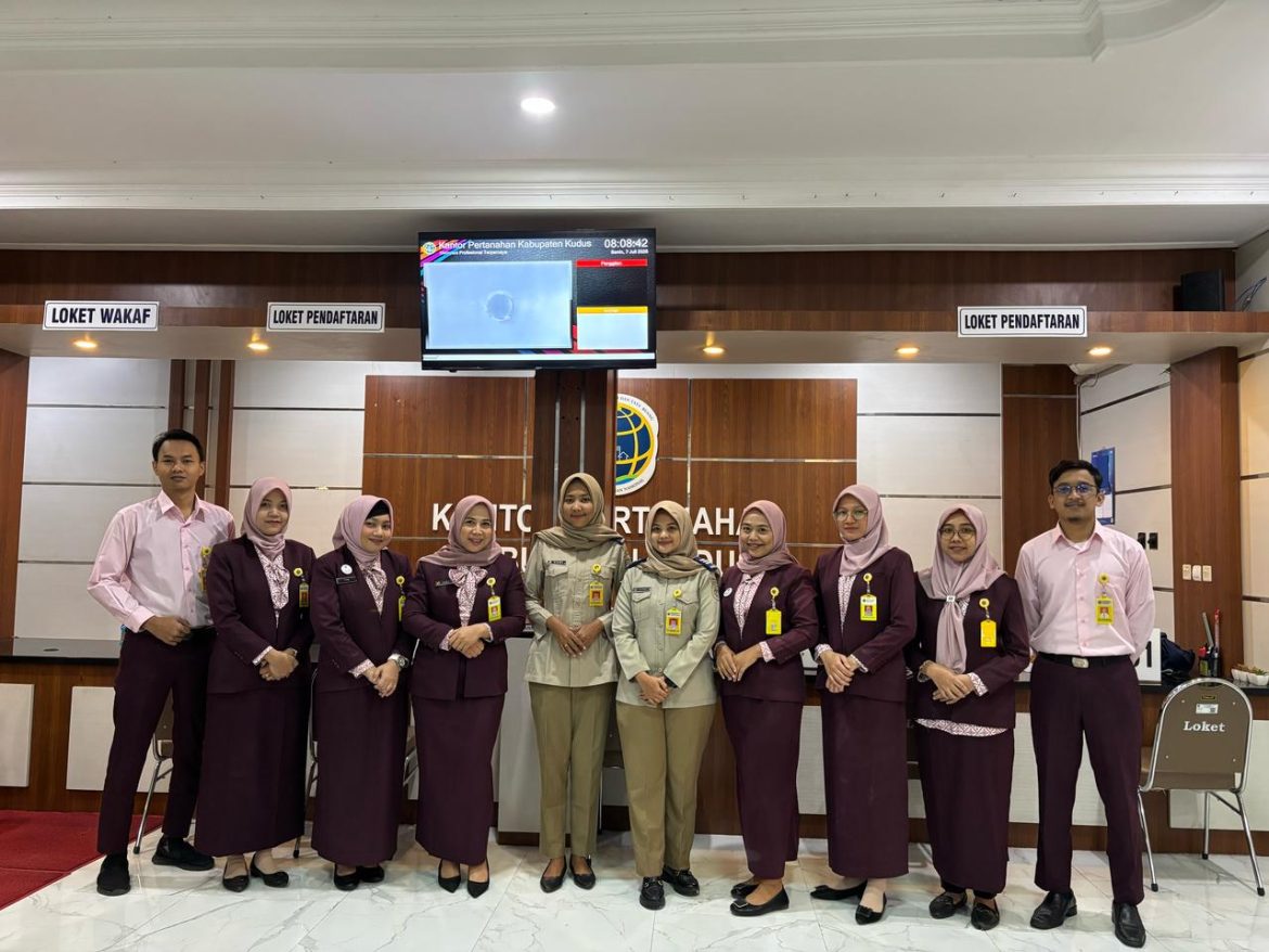 Manager loket Pimpin Briefing Pagi Ingatkan dan Selalu Berikan Arahan dan Semangat Untuk Pelayanan Prima Kepada Masyarakat