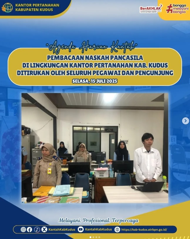 Pembacaan Naskah Pancasila di Lingkungan Kantor Pertanahan Kabupaten Kudus yang ditirukan Oleh Seluruh Pegawai dan Pengunjung