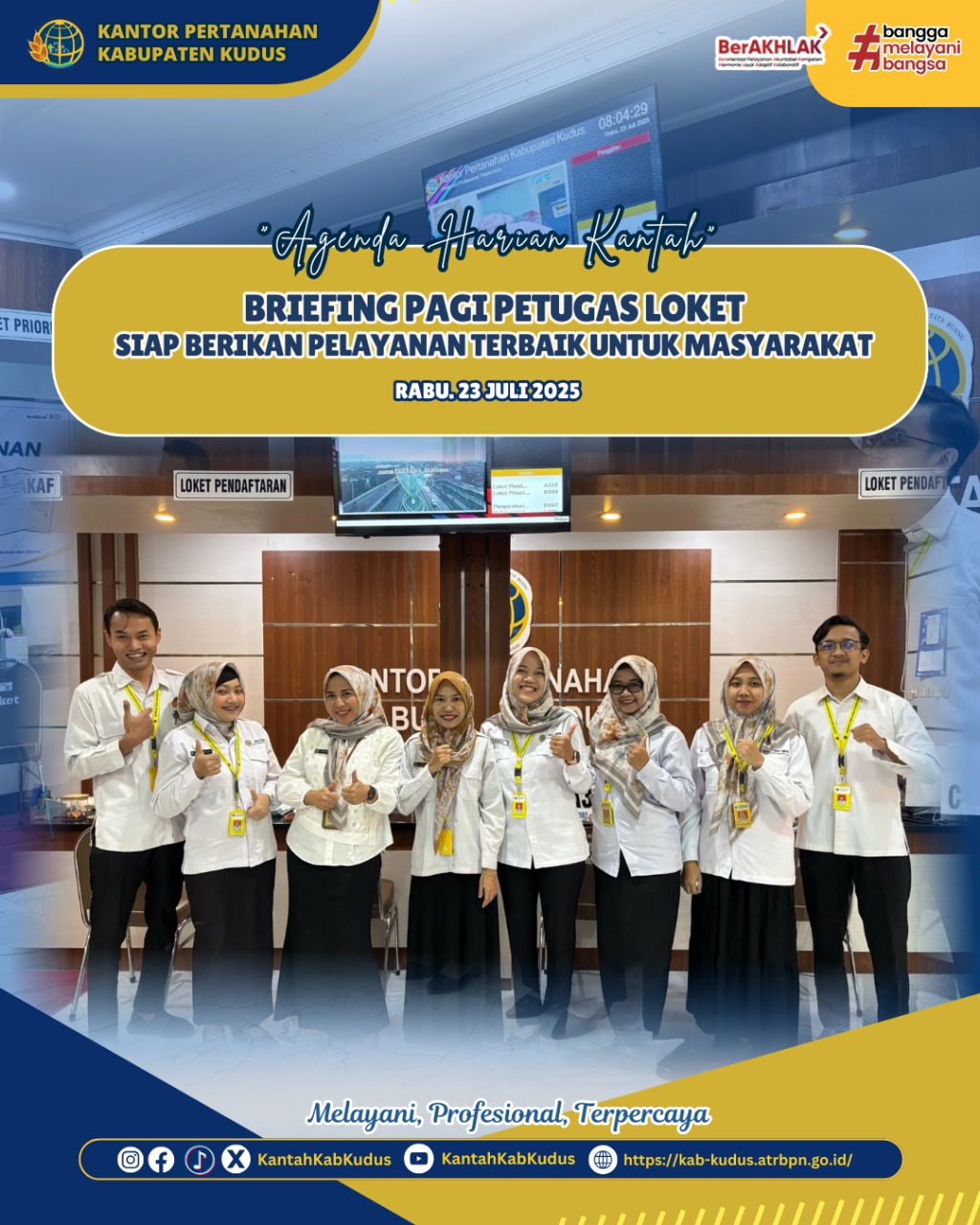 BRIEFING PAGI PETUGAS LOKET SIAP BERIKAN PELAYANAN TERBAIK UNTUK MASYARAKAT