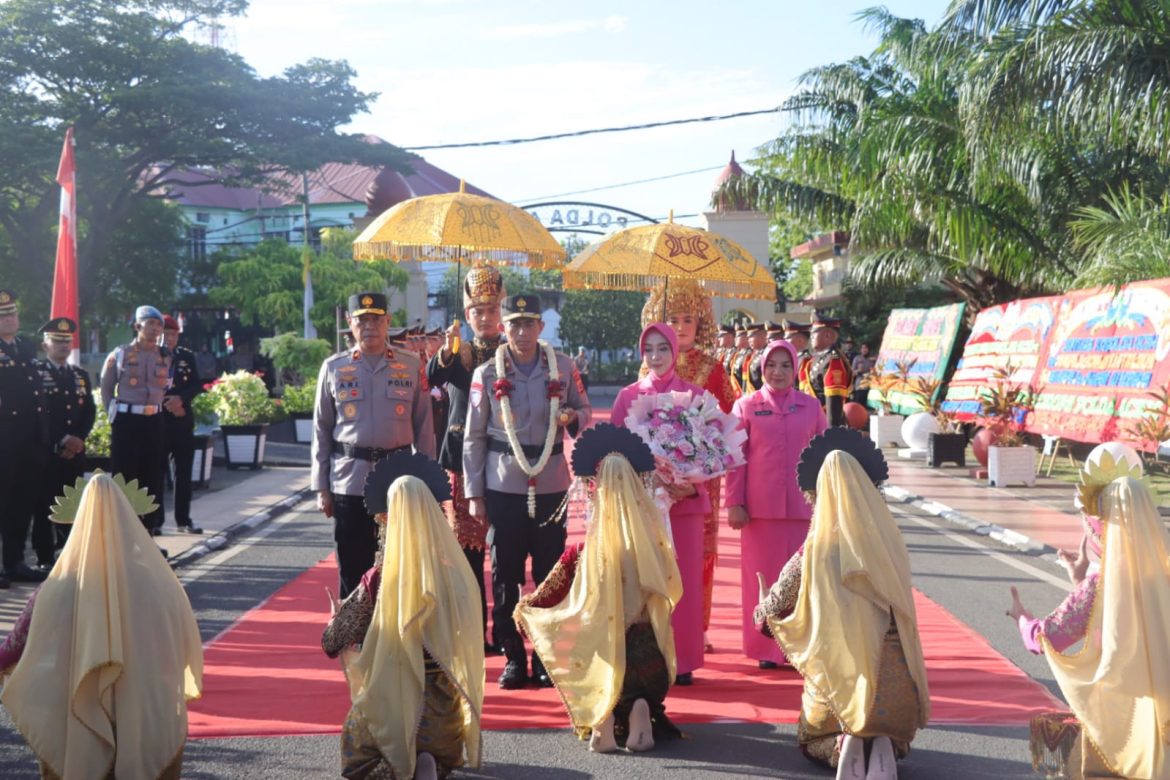 Tiba di Polda Aceh, Brigjen Marzuki Ali Basyah Disambut Tarian Ranup Lampuan