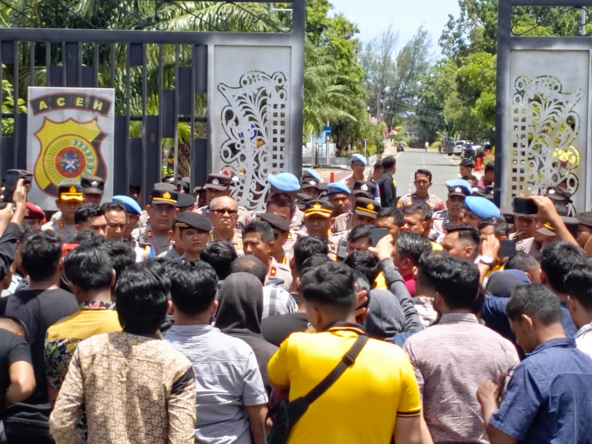 Kapolda Aceh Temui Pendemo: Terima Kasih Sudah Sampaikan Aspirasi dengan Tertib