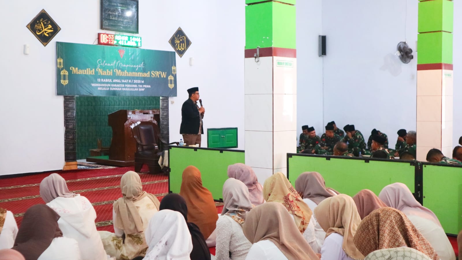 Yonarmed 1 Kostrad menyelenggarakan peringatan Maulid Nabi Muhammad SAW tzhun 1447 Hijriah di Masjid At-Taqwa Yonarmed 1 Kostrad, Senin (08/09/2025). (foto: Penajusta/Narwan) 
