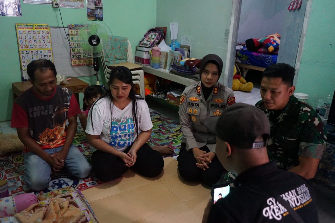 Kapolres & Dandim Magelang Bersama Komunitas Sandal Jepit Ulurkan Donasi untuk Bayi Penderita “Kulit Kupu-Kupu