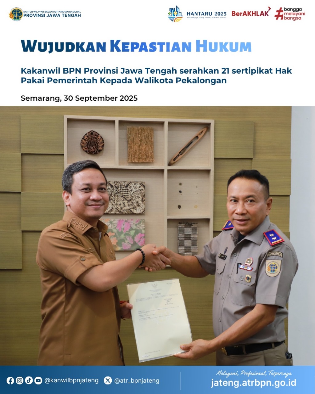 Wujudkan kepastian Hukum, Kakanwil BPN Provinsi Jawa Tengah Serahkan 21 Sertipikat Hak Pakai Pemerintah Kepada Walikota Pekalongan