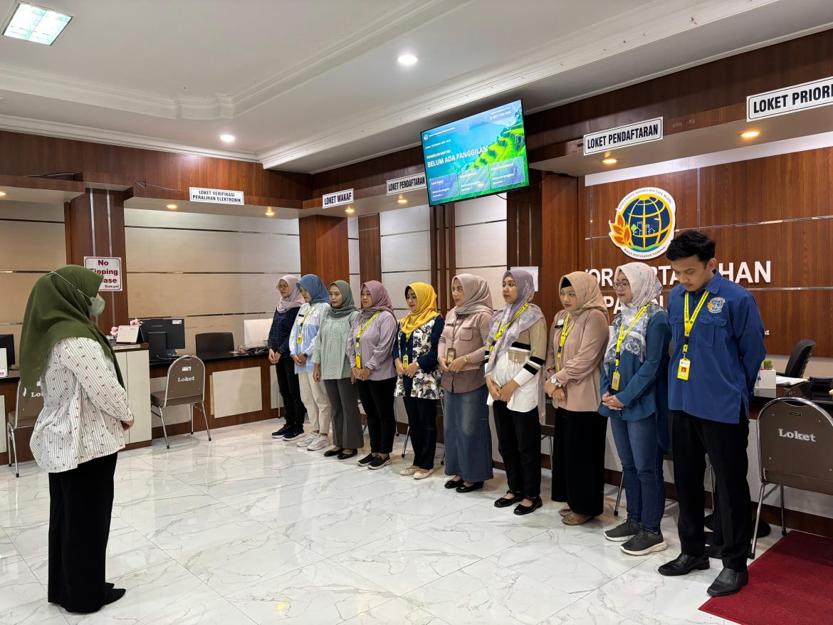 Bangkitkan Semangat Bekerja dengan BPN Kudus rutin laksananakan Briefing Rutin Petugas Loket Kantor Pertanahan Kabupaten Kudus Jum’at, 10 Oktober 2025