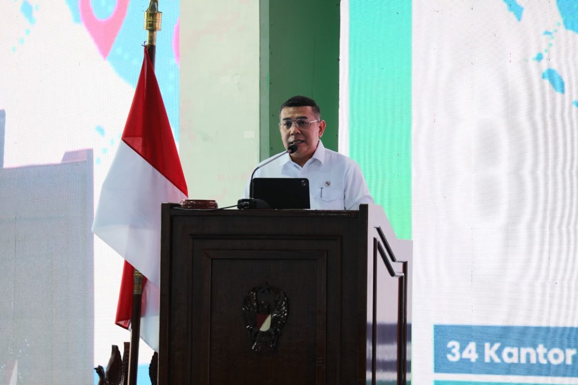 Jadi Pembicara dalam Apel Dansatkowil, Wamen Ossy Ajak TNI AD Perkuat Sinergi untuk Menjaga Tanah Negara