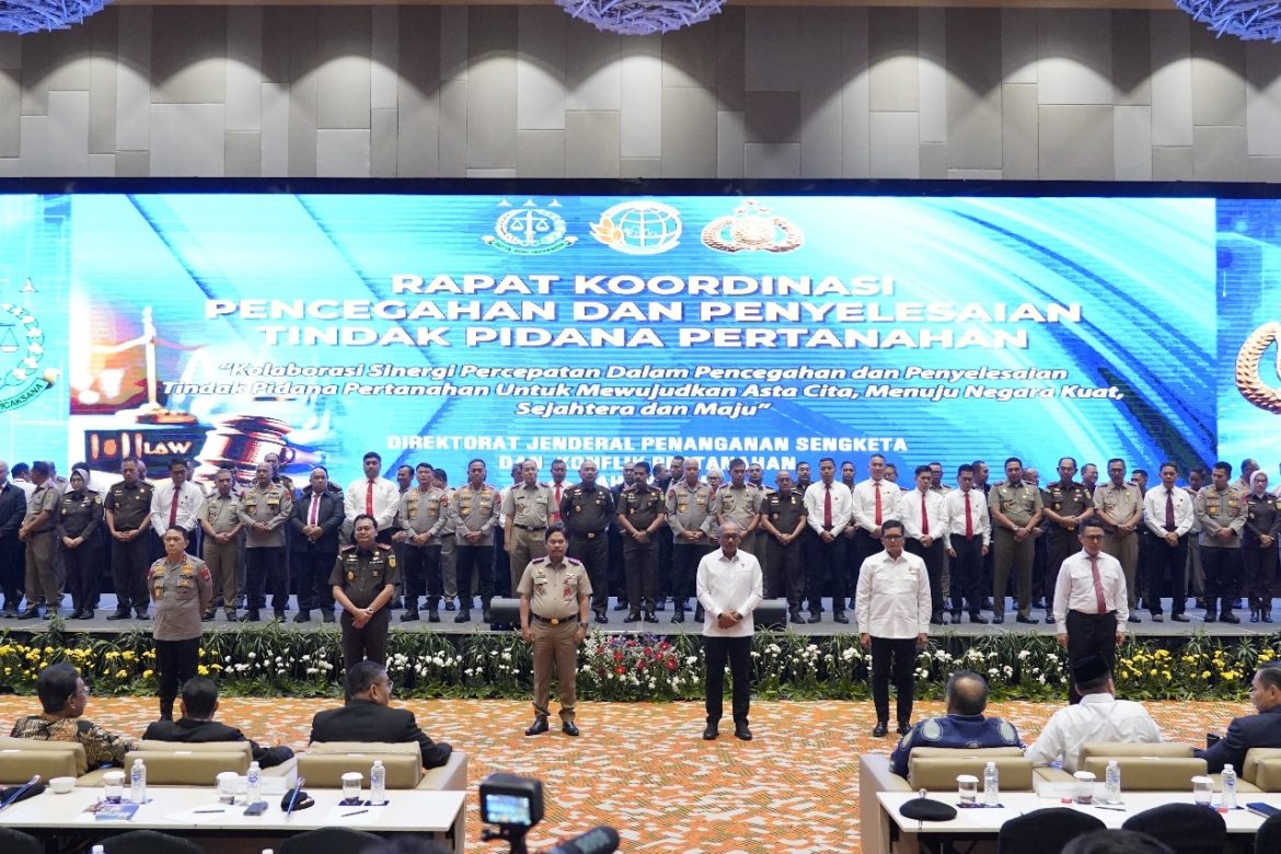 Menteri Nusron Apresiasi dan Berikan Penghargaan kepada 74 Pihak yang Berperan dalam Pencegahan Tindak Pidana Pertanahan Tahun 2025