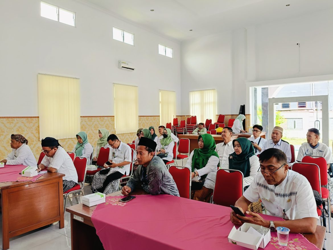 Konsultasi dan Koordinasi Pelayanan Masyarakat Umum di Kecamatan Kota Kudus Dipimpin Sekretaris Camat