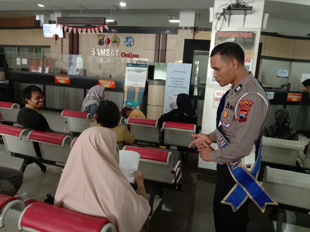 Polantas Menyapa, Tingkatkan Pelayanan Prima Anggota Ur STNK Samsat Pati Hampiri & Sapa Pemohon