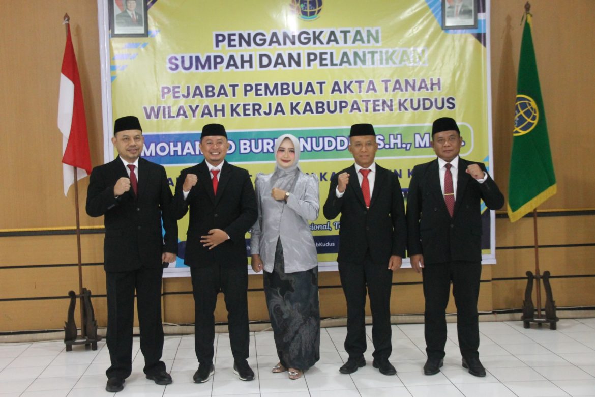 Kepala Kantor Pertanahan Kabupaten Kudus Lantik dan Ambil Sumpah PPAT Wilayah Kerja Kabupaten Kudus