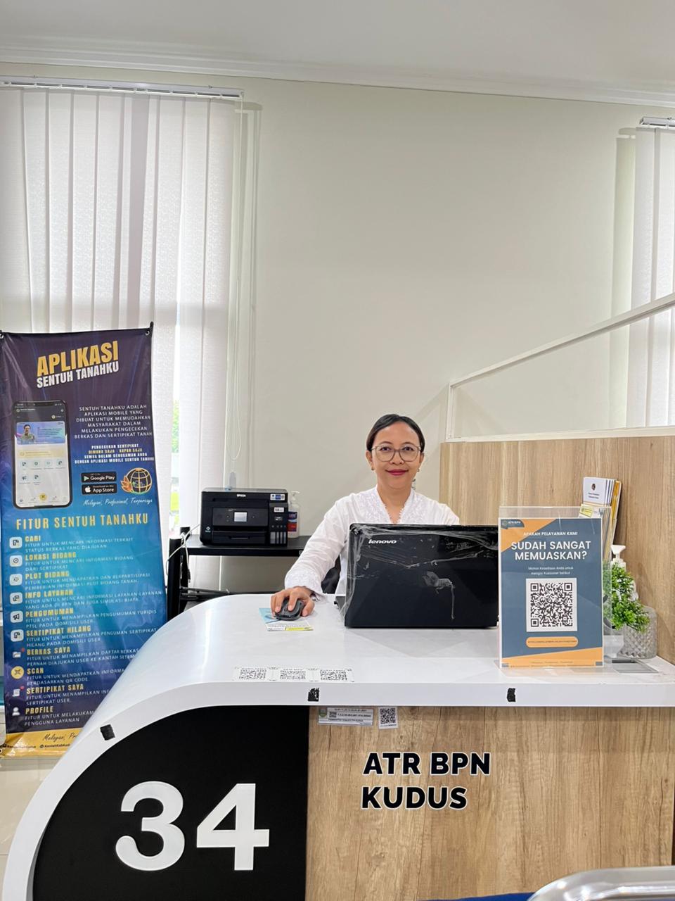 Layani Pemohon Pertanahan di Mall Pelayanan Publik, Petugas Kantor Pertanahan Kabupaten Kudus hadir di gerai Nomor 34 dan 35 disetiap hari Senin dan Kamis