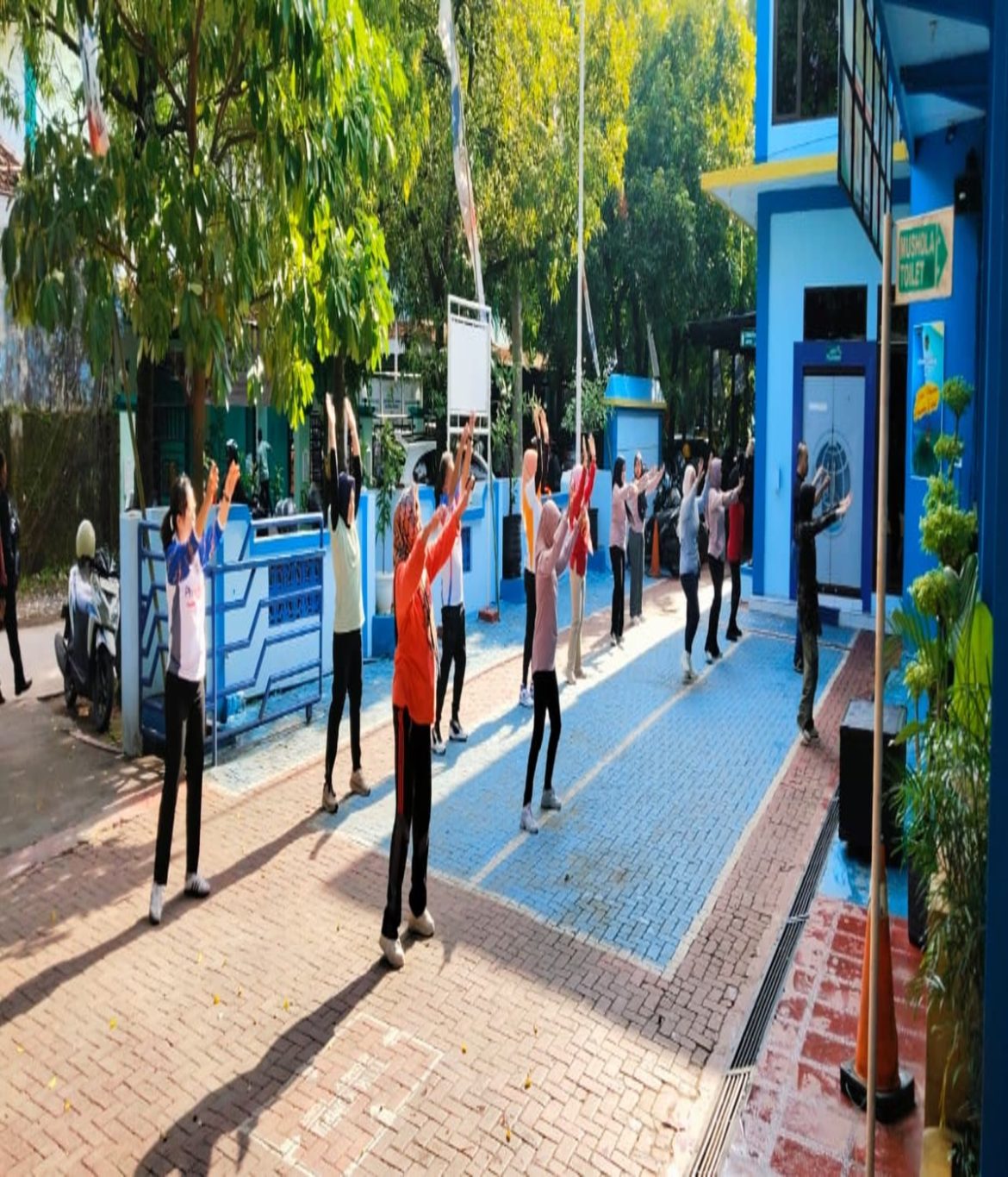 Membangkitkan semangat bekerja dengan Senam Sehat Jum’at Happy di lingkungan Kantor Pertanahan Kabupaten Kudus Jum’at , 30 Januari 2026