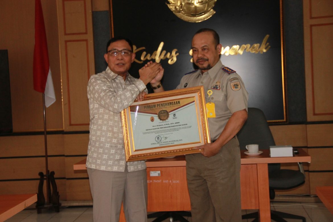 Kantor Pertanahan Kabupaten Kudus Terima Piagam Penghargaan dan Ucapkan Selamat atas Predikat WBK dari MAPI