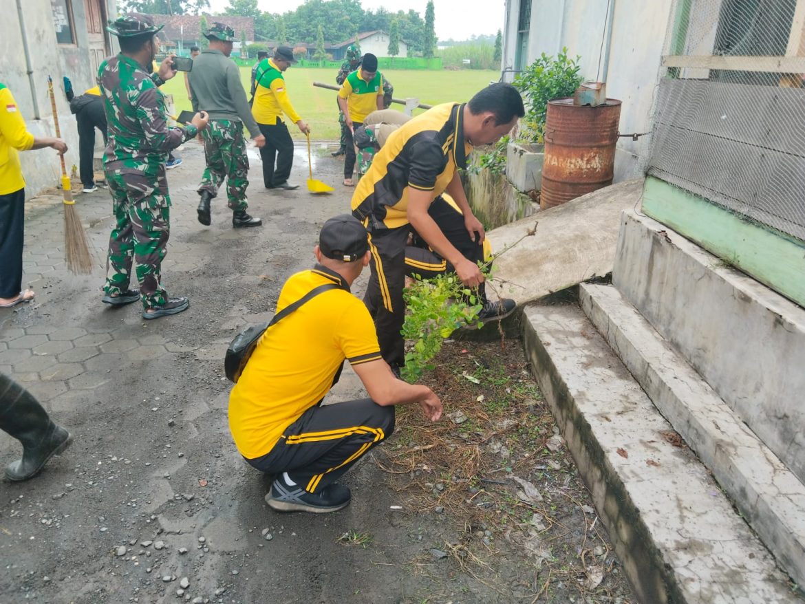Kepedulian Terhadap Lingkungan, Kapolsek Wedarijaksa Gandeng Forkopimcam Gelar Gerakan Indonesia ASRI