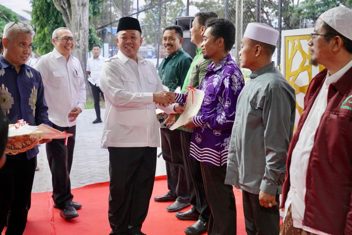 Percepat Sertipikasi Tanah Wakaf, Menteri ATR/Kepala BPN Serahkan 33 Sertipikat untuk Rumah Ibadah di Sulawesi Tengah
