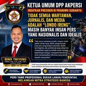 Jakarta – Ketua Umum Dewan Pimpinan Pusat Asosiasi Keluarga Pers Indonesia (DPP AKPERSI), Rino Triyono, S.Kom., S.H., C.IJ., C.BJ., C.EJ., C.F.L.E., C.ILJ., mengingatkan Presiden Republik Indonesia, Prabowo Subianto, agar tidak menggeneralisasi profesi wartawan, jurnalis, maupun media dalam penyampaian pidatonya pada acara Partai Kebangkitan Bangsa (PKB) yang menyinggung istilah "londo ireng". Menurut Rino Triyono, DPP AKPERSI menghormati Presiden RI sebagai Kepala Negara dan Kepala Pemerintahan. Namun, ia berharap setiap penyampaian pendapat yang berkaitan dengan insan pers disampaikan secara proporsional sehingga tidak menimbulkan persepsi negatif terhadap seluruh wartawan, jurnalis, dan perusahaan media yang selama ini bekerja secara profesional. "Kami mengingatkan Bapak Presiden Prabowo Subianto bahwa tidak semua wartawan, jurnalis, maupun media adalah 'londo ireng'. Masih sangat banyak insan pers yang berjiwa nasionalis, idealis, berintegritas, dan profesional yang setiap hari menjalankan tugas jurnalistik untuk menjaga kepentingan bangsa, mengawal demokrasi, serta menyampaikan informasi yang akurat kepada masyarakat," ujar Rino Triyono. Ia menegaskan bahwa wartawan, jurnalis, dan media memiliki peran strategis sebagai salah satu pilar demokrasi. Fungsi pers tidak hanya menyampaikan informasi, tetapi juga memberikan edukasi kepada masyarakat, menjadi kontrol sosial, serta menjadi mitra strategis pemerintah dalam mewujudkan tata kelola pemerintahan yang bersih, transparan, dan akuntabel. Menurutnya, kritik yang disampaikan oleh wartawan, jurnalis, maupun media yang berlandaskan fakta, data, dan kepentingan publik bukanlah bentuk permusuhan terhadap pemerintah, melainkan bagian dari fungsi kontrol sosial sebagaimana diamanatkan dalam Undang-Undang Nomor 40 Tahun 1999 tentang Pers. "Kritik yang membangun merupakan bentuk kecintaan kepada bangsa dan negara. Wartawan, jurnalis, dan media yang profesional justru hadir untuk membantu mengingatkan apabila terdapat kebijakan yang perlu dievaluasi demi kepentingan rakyat dan kemajuan Indonesia," tegasnya. Rino Triyono juga mengajak seluruh wartawan, jurnalis, perusahaan media, serta organisasi pers di Indonesia untuk terus menjunjung tinggi Kode Etik Jurnalistik, menjaga independensi, profesionalisme, serta menyajikan pemberitaan yang berimbang, akurat, dan dapat dipertanggungjawabkan. Di sisi lain, DPP AKPERSI berharap hubungan antara pemerintah dengan wartawan, jurnalis, dan media dapat terus dibangun melalui komunikasi yang sehat, saling menghormati, serta memahami peran masing-masing dalam menjaga stabilitas nasional dan memperkuat demokrasi. "Kami percaya Presiden Prabowo Subianto memiliki komitmen besar untuk membangun Indonesia. Karena itu, kami berharap seluruh wartawan, jurnalis, dan media yang bekerja secara profesional, nasionalis, dan idealis tetap diberikan penghormatan sebagai mitra strategis bangsa dalam mengawal jalannya pemerintahan melalui kritik yang objektif, berimbang, dan membangun," tambahnya. Menutup pernyataannya, Ketua Umum DPP AKPERSI menegaskan bahwa pers yang profesional bukanlah lawan pemerintah, melainkan mitra bangsa dalam menjaga demokrasi, memperjuangkan kepentingan rakyat, serta mengawal pembangunan nasional demi terwujudnya Indonesia yang maju, adil, dan sejahtera. "Wartawan, jurnalis, dan media yang berintegritas adalah aset bangsa. Pers yang merdeka, profesional, dan bertanggung jawab merupakan mitra strategis pemerintah dalam mengawal demokrasi, menjaga persatuan, serta memastikan setiap kebijakan berjalan untuk sebesar-besarnya kepentingan rakyat Indonesia."
