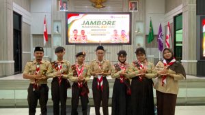 KWARRAN CIKATOMAS KIRIM 4 PESERTA TERBAIK GABUNG KONTINGEN KWARCAB TASIKMALAYA KE JAMBORE NASIONAL XII 2026  
PRAMUKA CIKATOMAS SIAP  HARUMKAN NAMA  TASIKMALAYA DI TINGKAT NASIONAL Nasional_

Tasikmalaya, 11 Agustus 2026
Kwartir Ranting Gerakan Pramuka Cikatomas* turut andil dalam menyukseskan keberangkatan kontingen Kwarcab Gerakan Pramuka Kabupaten Tasikmalaya menuju Jambore Nasional XII Tahun 2026.

Dalam pelepasan yang digelar Senin, 11 Agustus 2026, Kwarran Cikatomas memberangkatkan 4 orang peserta terbaiknya ' untuk bergabung bersama kontingen Kwarcab Tasikmalaya. Keempat peserta ini merupakan hasil seleksi dan pembinaan intensif di tingkat ranting.

Jambore Nasional XII 2026 akan dilaksanakan pada 15 - 20 Agustus 2026. Keikutsertaan Pramuka Cikatomas ini menjadi bukti komitmen pembinaan generasi muda di wilayah Cikatomas agar memiliki wawasan luas, berkarakter, dan berdaya saing.

nama Ketua Kwarran Cikatomas : indrawan menyampaikan pesan agar para peserta menjaga nama baik Cikatomas dan Kabupaten Tasikmalaya, menjunjung tinggi Dasa Dharma Pramuka, serta menimba ilmu sebanyak-banyaknya untuk dibagikan kembali ke adik-adik di gugus depan.

"Kami bangga 4 anggota kami bisa mewakili Cikatomas di ajang nasional. Ini adalah kebanggaan untuk Kwarran dan seluruh masyarakat Cikatomas," ujarnya.

Semoga kontingen Tasikmalaya, termasuk adik-adik dari Cikatomas, dapat memberikan prestasi terbaik dan pengalaman berharga di Jambore Nasional.