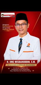 
 MAJALENGKA, G.N– Selamat dan semoga senantiasa dalam keberkahan! H. Iing Misbahuddin, SM., SH., Anggota DPRD Kabupaten Majalengka dari Fraksi PKS sekaligus Ketua Komisi III, genap berusia 48 tahun pada Kamis, 13 Agustus 2026. Di momen istimewa ini, doa tulus dan harapan baik mengalir luas dari masyarakat, rekan sejawat, serta seluruh pihak yang mengharapkan kebaikan bagi beliau.

Menapaki usia yang ke-48, H. Iing Misbahuddin menyampaikan refleksi yang menyentuh hati sekaligus penuh kesadaran diri. Beliau menyadari bahwa setiap langkah kehidupan tak lepas dari nikmat dan karunia Allah SWT, sekaligus menjadi pengingat untuk terus memperbaiki diri. Dalam renungannya, beliau memohon ampun atas segala kekhilafan masa lalu, memohon keberkahan di sisa usia, serta bimbingan agar senantiasa berjalan dalam ridha Allah SWT dan menjadi pelindung terbaik bagi keluarga tercinta.

Sebagai wakil rakyat yang dipercaya memegang amanah Ketua Komisi III, H. Iing Misbahuddin dikenal menjalankan tugasnya dengan penuh tanggung jawab, keikhlasan, dan semangat melayani masyarakat. Di tengah kesibukannya, beliau tetap menunjukkan kerendahan hati dan kesadaran spiritual yang menjadi teladan mulia.

Semoga di usia yang ke-48 ini, H. Iing Misbahuddin senantiasa diberikan kesehatan yang prima, keberkahan usia, kemudahan dalam setiap langkah, serta kekuatan untuk terus mengemban amanah dan mengabdi kepada masyarakat Kabupaten Majalengka. Semoga setiap tahun yang berlalu membawa beliau semakin dekat kepada kebaikan, semakin bermanfaat bagi sesama, dan senantiasa dalam perlindungan serta ridha Allah SWT.

Aamiin Ya Rabbal'alamin.

Selamat milad juga disampaikan secara khusus oleh Asep Iskandar, Ketua AKPERSI DPC Kabupaten Majalengka, Jawa Barat. Beliau turut mengucapkan selamat ulang tahun dan mendoakan yang terbaik untuk Bapak H. Iing Misbahuddin, Ketua Komisi III DPRD Majalengka dari Fraksi PKS. Semoga senantiasa sehat, berkah, dan semakin bermanfaat bagi masyarakat Majalengka tercinta.

Penulis: Asep Iskandar
Ketua AKPERSI DPC Kabupaten Majalengka, Jawa Barat